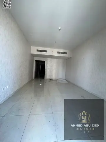 اشيك واجمل شقة تتكون من غرفتبن نوم ماستر _صالة واسعة _مطبخ مجهز _3 حمام _مع خزائن بالحائط_مع 2 بلكونة _اطلالة مفتوحة _قريب من موقع الخدمات فرصة