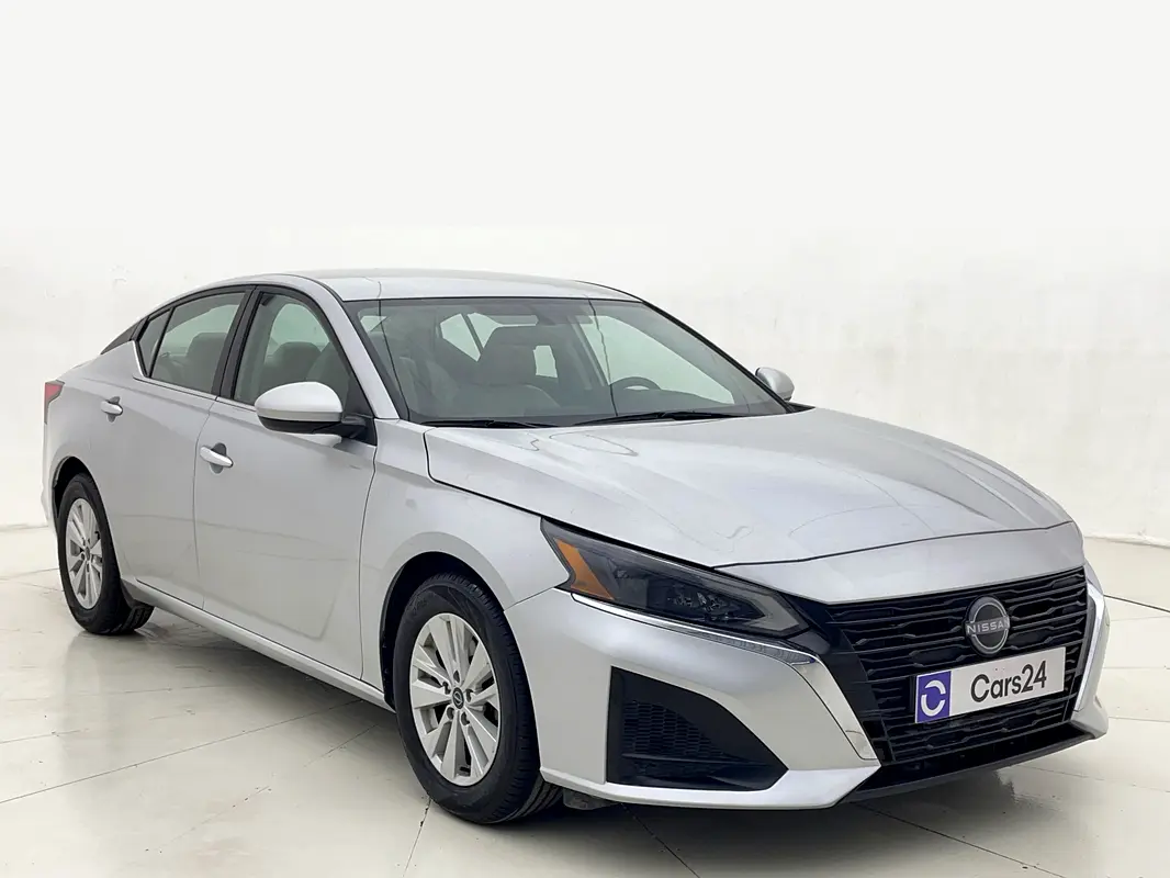 Nissan Altima 2023 — photo 1 of 13