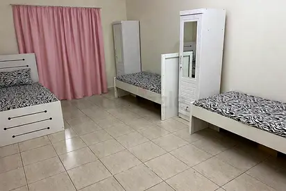 Very clean and quiet executive bedspace for men available in silicon oasis.