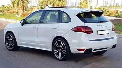 PORSCHE CAYENNE GTS V8 ^ GCC ^  RELIABLE AND STYLISH CAR ^ CHASSIS FREE ACCIDENTS ^ GREAT CONDITION