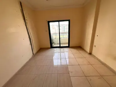 غرفتين وصاله-بلكونه باطلاله مفتوحه-2حمام-مطبخ كبير-مساحات واسعه-تاور عائلي-موقع مميز-6شيكات-قريبه علي مخرج دبي