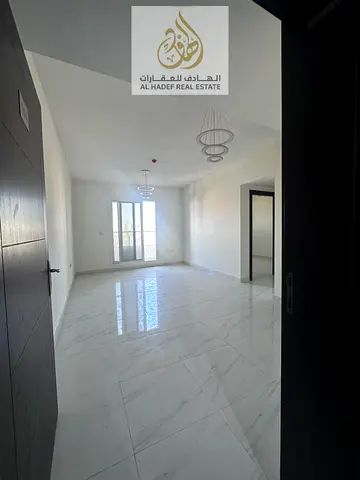 شقة غرفتين وصالة في الجرف 3 – عجمان  فرصة مناسبة للسكن في منطقة الجرف 3 بعجمان، وهي من المناطق الحيوية القريبة من المدارس والأسواق والخدمات اليومية، ب