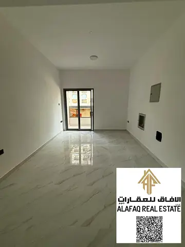 شقة غرفة وصالة للإيجار السنوي – أول ساكن، موقع مميز بالكرامة بعجمان قرب كورنيش، إطلالة مفتوحة