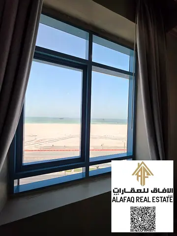 استوديو مفروش فرش فندقي فاخر بإطلالة بحرية مباشرة على كورنيش عجمان – دخول بالبصمة والكود، خصوصية تامة وخدمة هاوس كيبنج