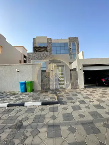 للايجار في شارقه منطقة تلال موقع استراتيجي