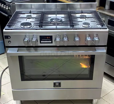 Electrolux brand cooker full gas size 90by60cm 5 burner latest model working A1 very good condition