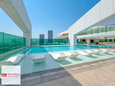 Bright 1BDR Apartment, Skyline View & Pool Access