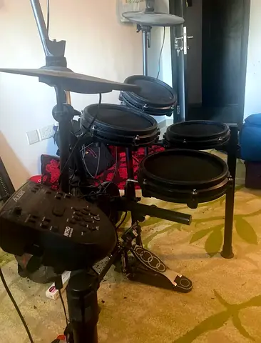 Alesis Nitro Mesh (Incl. double bass pedal)