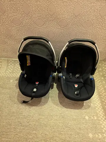 Set of brand new infant car seats