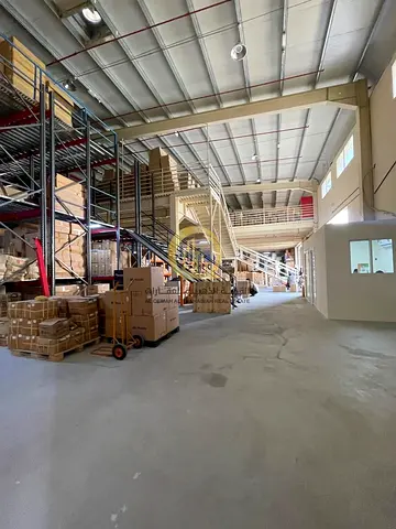 مستودع للبيع تملك حر لجميع الجنسيات شارع 36 العام قوه كهرباء 400kv جديد جاهز للانتقال الصجعه الصناعيه الشارقه  مستودع للبيع في الصجعة الصناعية، الجليل