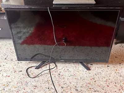 Stylish Flat Panel LED TV / Hair