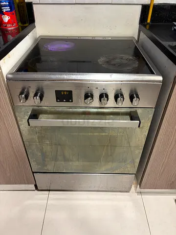 Electric cooker with oven