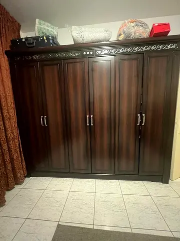 Panemirates - 3 door cupboard