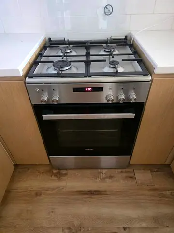 Free delivery Siemens Stainless Steel Gas Cooker 60x60 cm