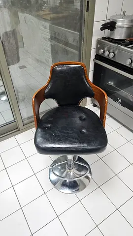 KITCHEN CHAIR IN EXCELLENT CONDITION (Like New), Less used