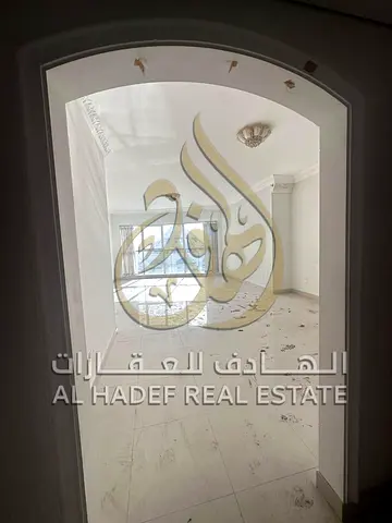 للايجــــار بالشارقة شقة بمنطقة القاسمية — شقة 3 غرف وصالة مع غرفة خادمة  موقع مميز قريب من بنك دبي الإسلامي