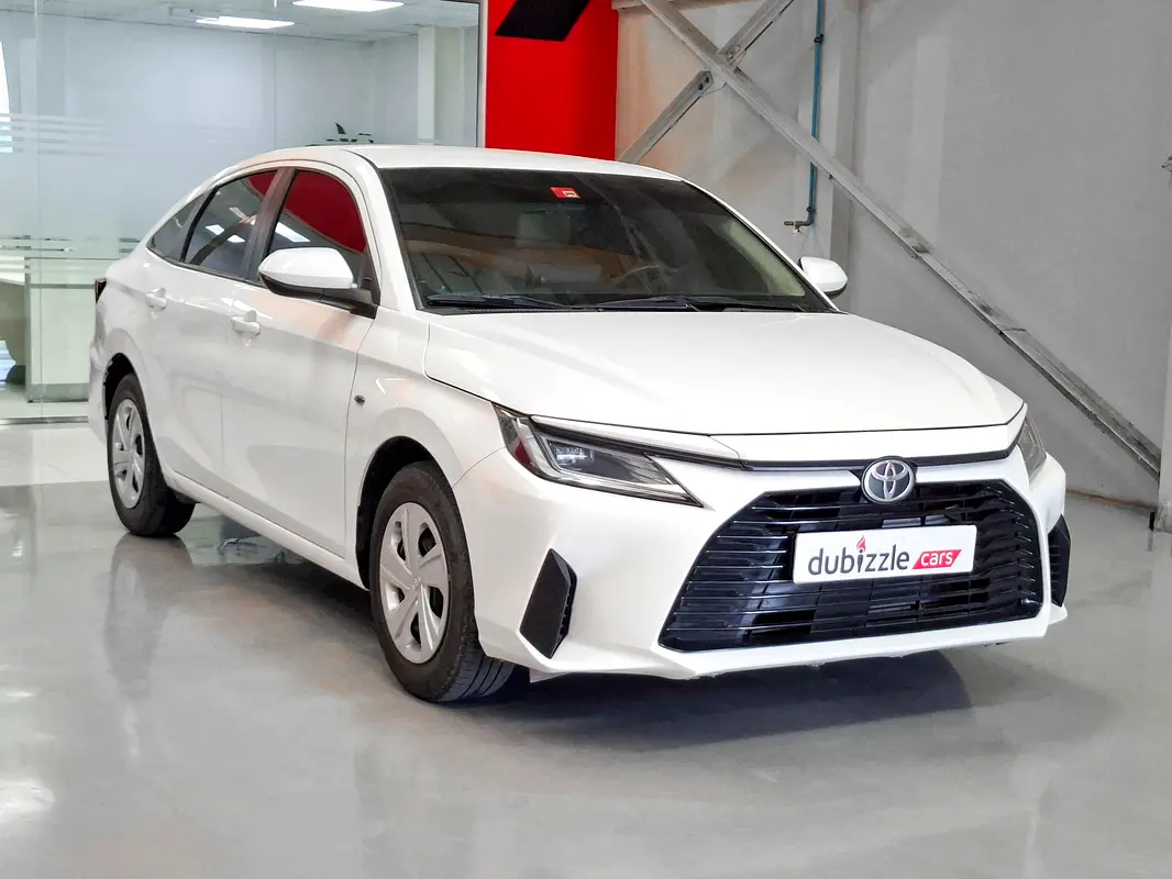Toyota Yaris 2023 — photo 1 of 14
