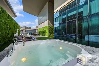 Oceana Luxury Penthouse Sky Villa - Super Terrace, Jacuzzi - fully serviced and with resort access