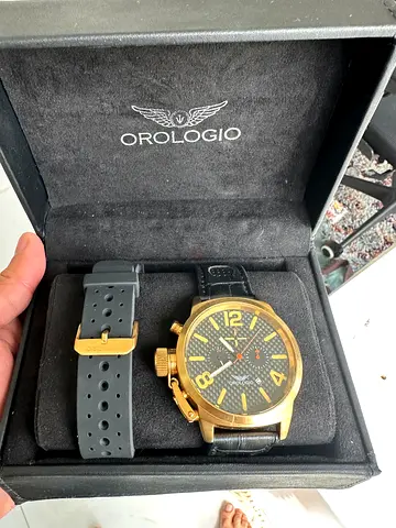 Stylish Orologio Gold Watch with Extra Strap