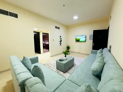 "شقة غرفه وصالة مع 2 حمام وبلكونة | الروضة 3 | شامل الفواتير والإنترنت | بجوار هاشم هايبر ماركت"