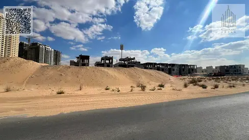للبيع ارض سكنى تجارى في العامرة ثاني نمرة من الشارع الرئيسي مقابل داتا سنتر