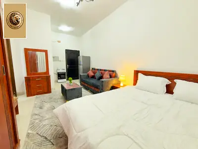 استوديو مفروش بالكامل للإيجار الشهري في منطقة الروضة 2 –  خلف جسر الروضة، قريب من إشارة العبايات، مع سهولة الوصول إلى دبي والشارقة.