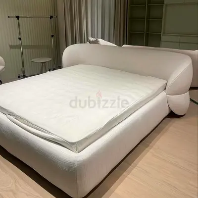 Modern Bed in Neutral Color