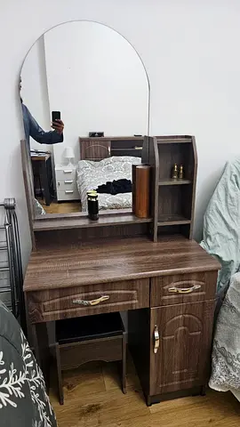 DRESSING TABLE IN EXCELLENT CONDITION (Like New), Less used