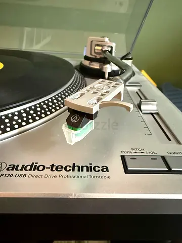 Turntable with speakers