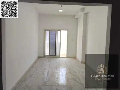 ارقي غرفتين وصاله للايجار السنوي-غرفتين نوم- غرفة ماستر - 2 حمام - بلكونه اطلالة مفتوحة - صاله - تكييف مركزي - قريب من شارع شيخ محمد بن زايد لمخرج دبي