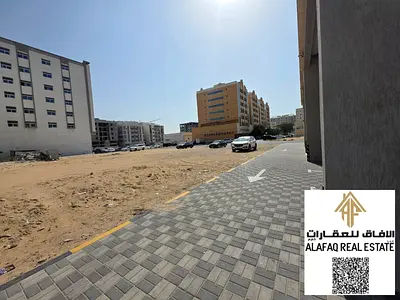 أرض تطوير مميزة لمحلات وشقق بعائد مضمون