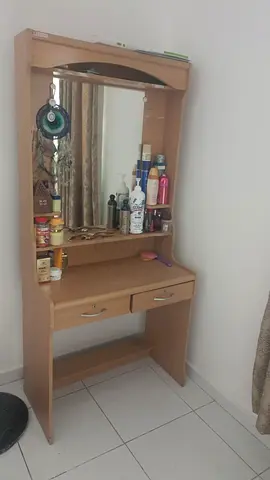 Dresser table
