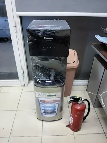 Bottom load water dispenser B