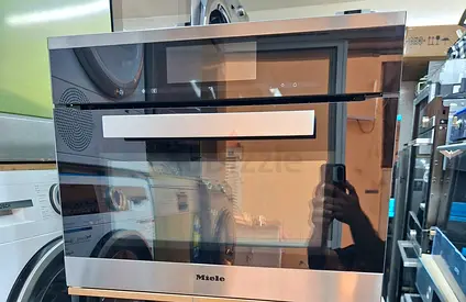 Miele latest model bulit in compact oven same like new condition perfect working