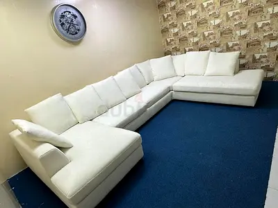 Looks like new condition the one brand Kingston Ushape sofa