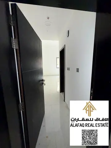 استوديو واسع للإيجار السنوي أول ساكن – الكرامة قرب كورنيش عجمان بإطلالة مفتوحة ومطبخ منفصل