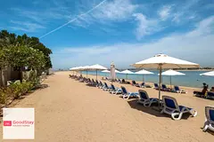 Spacious 2-bedroom beachfront apartment with pool