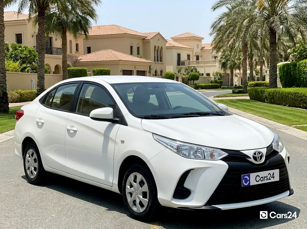 Toyota Yaris 2022 — photo 1 of 13