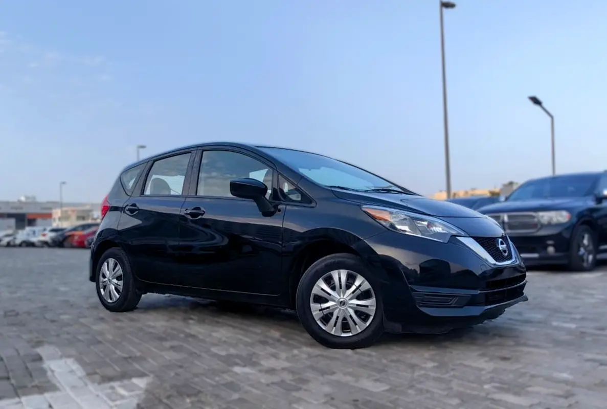 Nissan Versa 2019 — photo 1 of 20