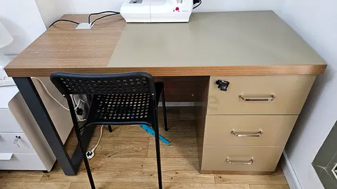 OFFICE TABLE IN EXCELLENT CONDITION (Like New), Less used