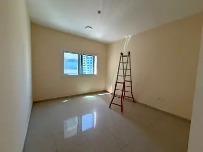 شقه غرفه نوم ببلكونه وصاله مساحه واسعه اطلاله مفتوحه شارع الخان الرئيسئ