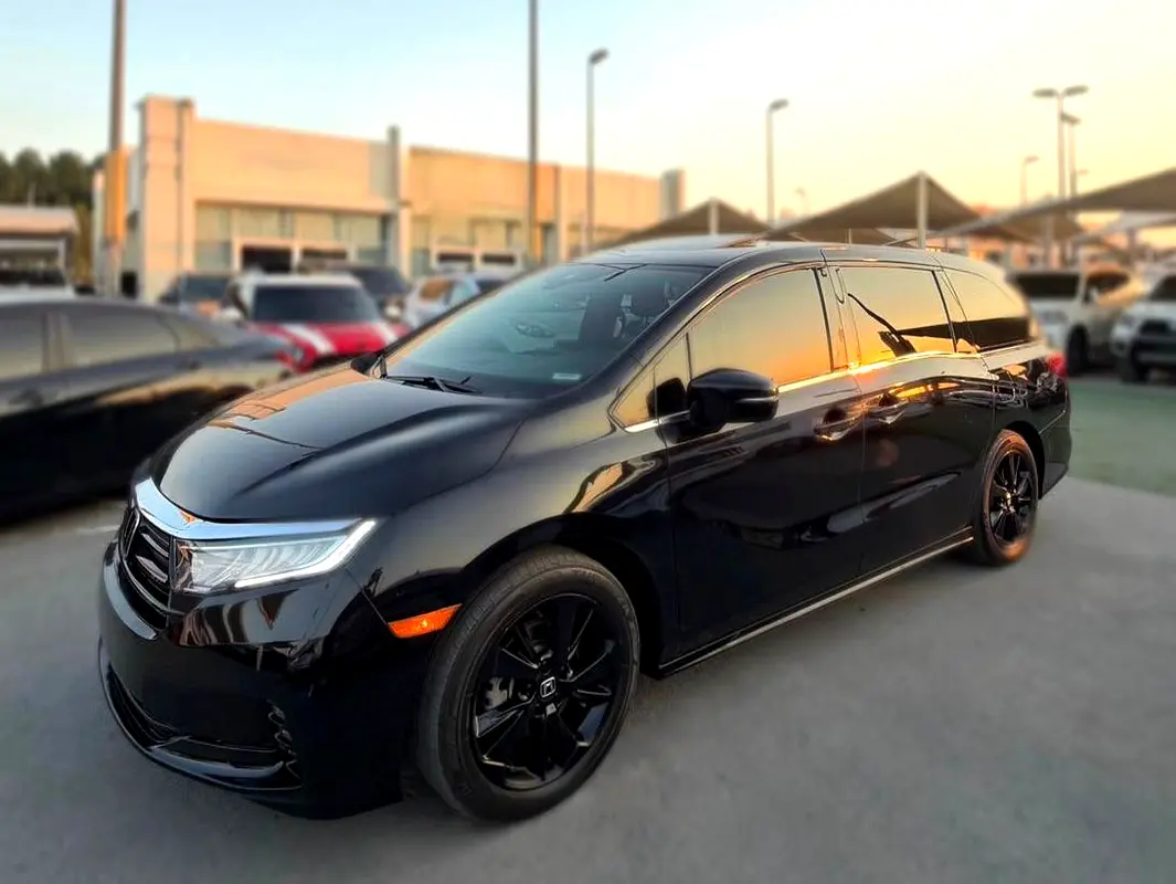 Honda Odyssey 2023 — photo 1 of 15
