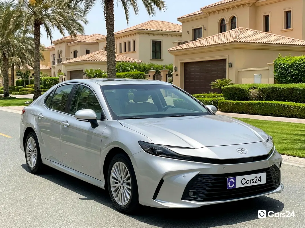 Toyota Camry 2025 — photo 1 of 13