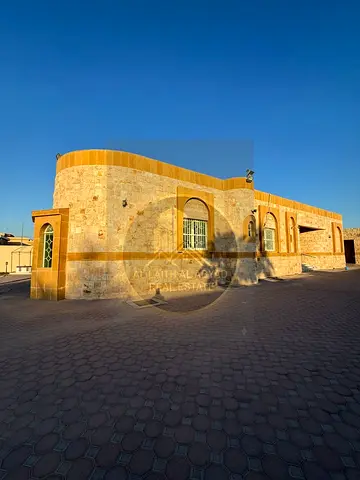 للايجار في الشارقة منطقة الرماقيه موقع مميز