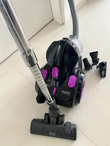 Black +Decker Vacuum Cleaner(Dry)