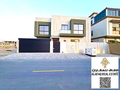 فيلا فاخرة للبيع في منطقة الزاهية بعجمان بمساحات واسعة وتصميم عصري وتشطيب أنيق تشمل خمس غرف نوم، صالتين استقبال، خمس حمامات، مطبخ تحضيري، تكييف مركزي