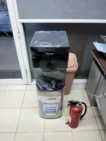 Bottom load water dispenser B