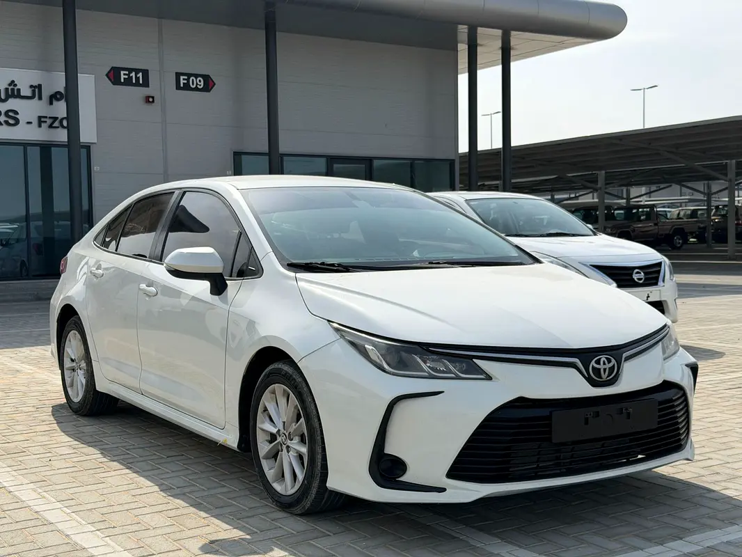 Toyota Corolla 2020 — photo 1 of 12