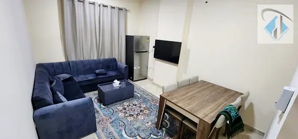 شقة مفروشة بالكامل للإيجار في الروضة 3 بموقع متميز وهادئ، مناسبة للسكن المريح وقريبة من جميع الخدمات.