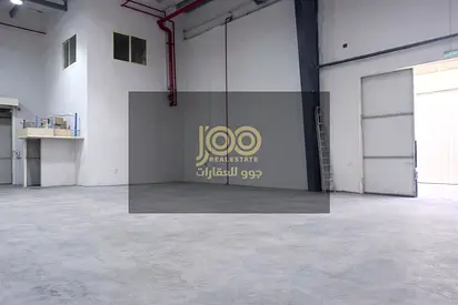 متاح مستودع مساحته 36 الف كهربا 550 سعره 1300 الف مع ارتداد خلف المستودع 10 الف قدم